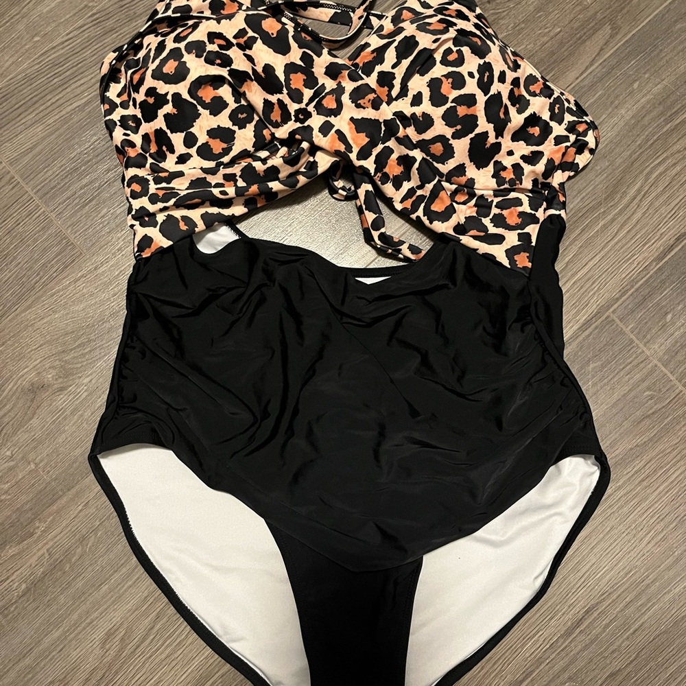 Leopard Print and Black women’s XL One Piece Swimsuit